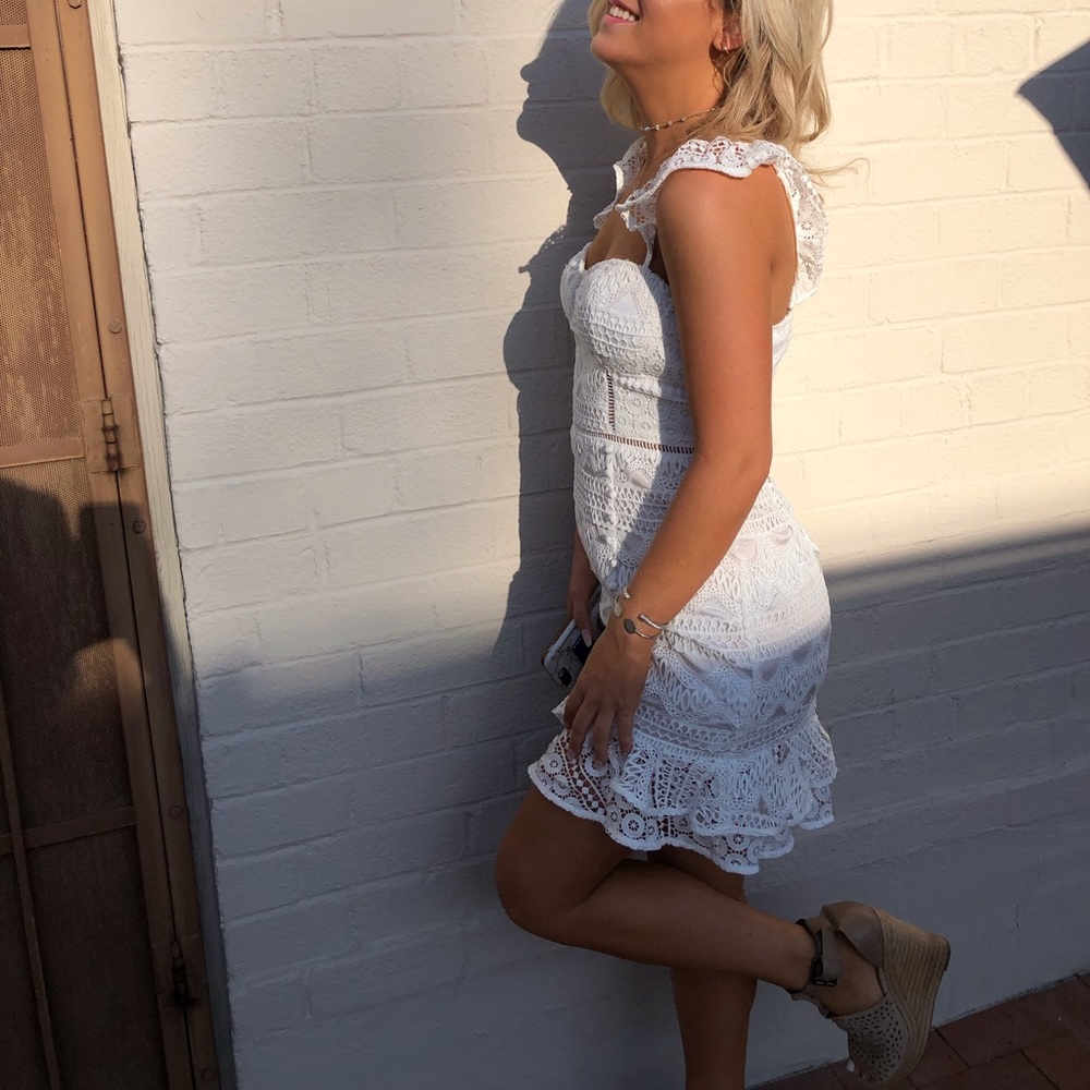 WHITE LACE MINI DRESS